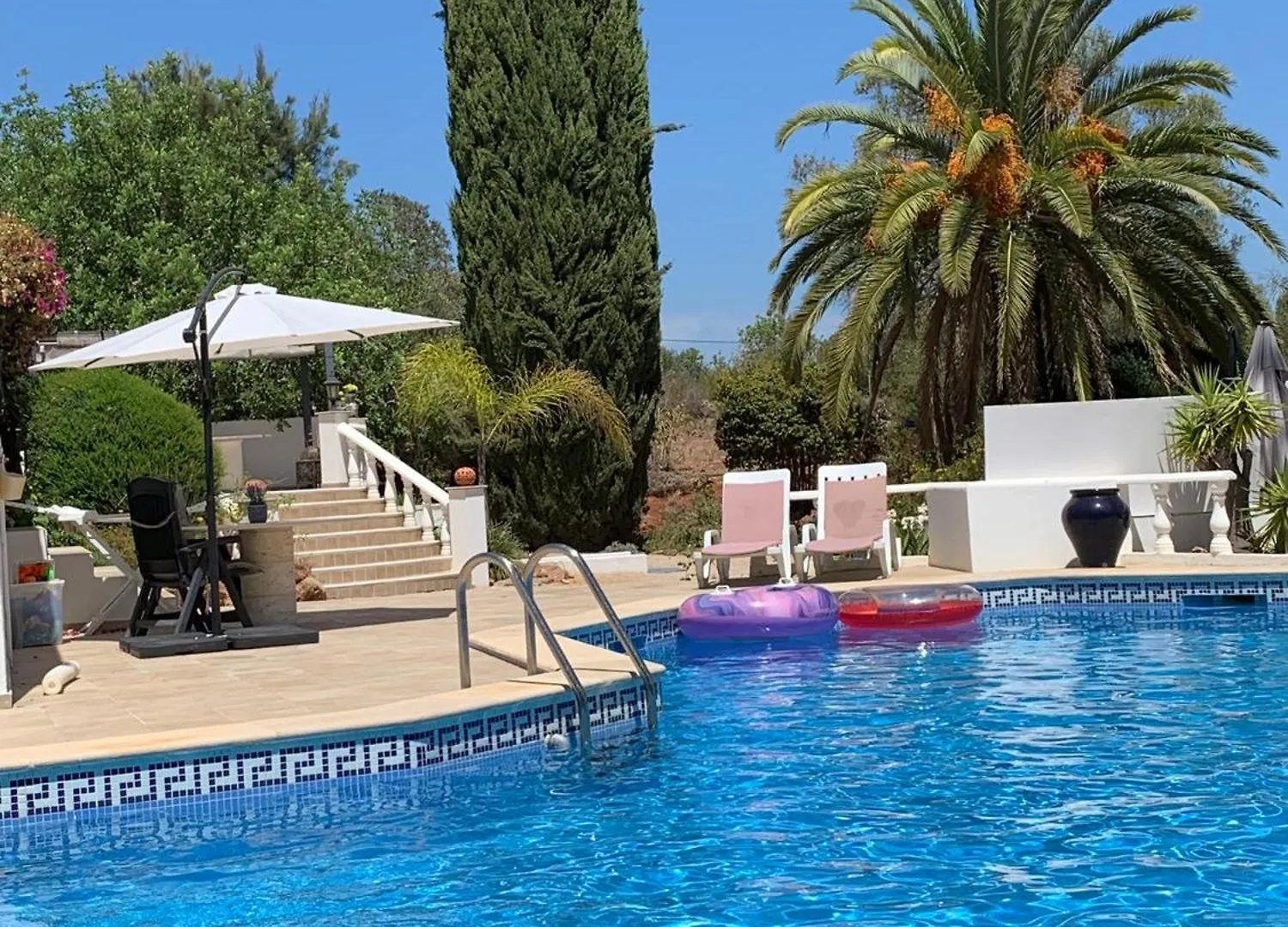 Studio De La Casa Paraiso Avec, En Plus, Une Terrasse Privative Exterieure Semi Couverte Equipee D'Un Salon D'Un Coin Repas D'Une Kitchenette, La Grande Piscine Et Les Jardins Sont Partages, A Proximite Des Plages De Fuseta Et De La Ria Formosa Moncarapacho