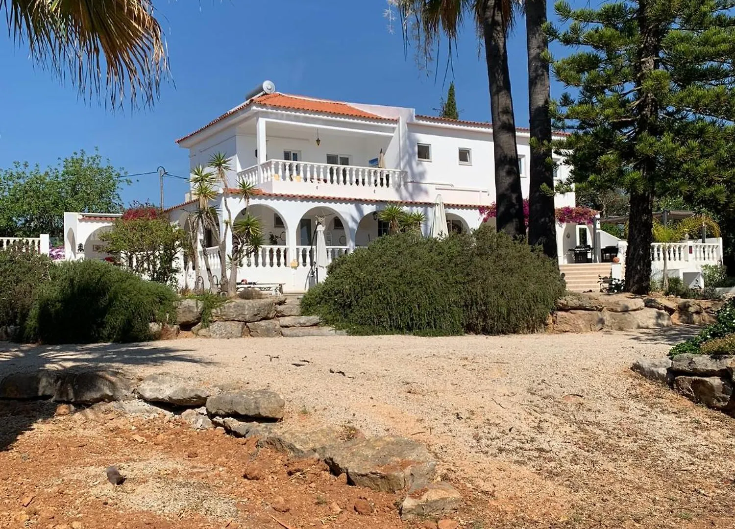 Studio De La Casa Paraiso Avec, En Plus, Une Terrasse Privative Exterieure Semi Couverte Equipee D'Un Salon D'Un Coin Repas D'Une Kitchenette, La Grande Piscine Et Les Jardins Sont Partages, A Proximite Des Plages De Fuseta Et De La Ria Formosa Moncarapacho 0*,  Portugal