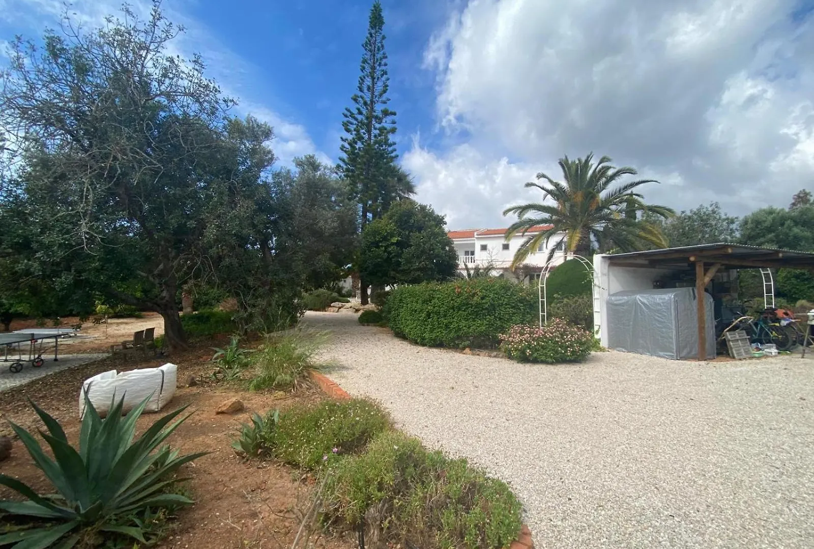 Studio De La Casa Paraiso Avec, En Plus, Une Terrasse Privative Exterieure Semi Couverte Equipee D'Un Salon D'Un Coin Repas D'Une Kitchenette, La Grande Piscine Et Les Jardins Sont Partages, A Proximite Des Plages De Fuseta Et De La Ria Formosa Монкарапашу Дом отдыха